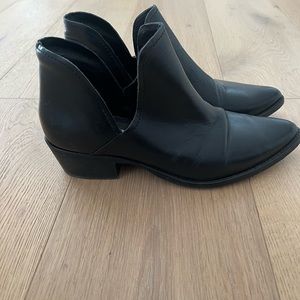 Steven Madden Joella Black Leather Bootie